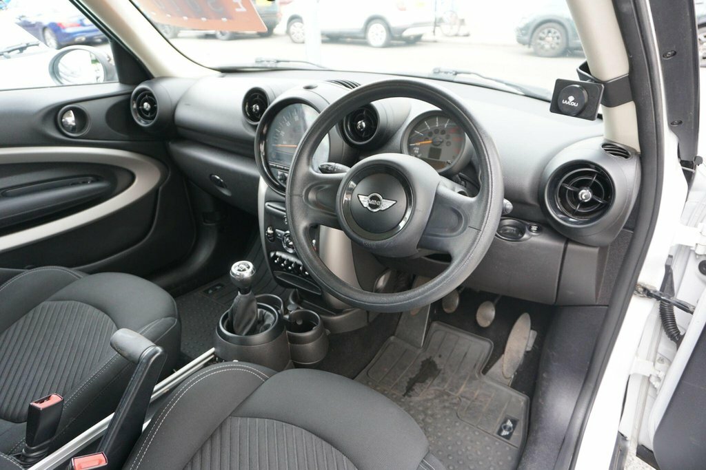 Mini Paceman White #45