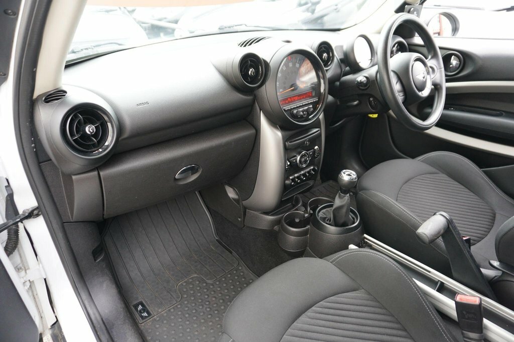 Mini Paceman White #36