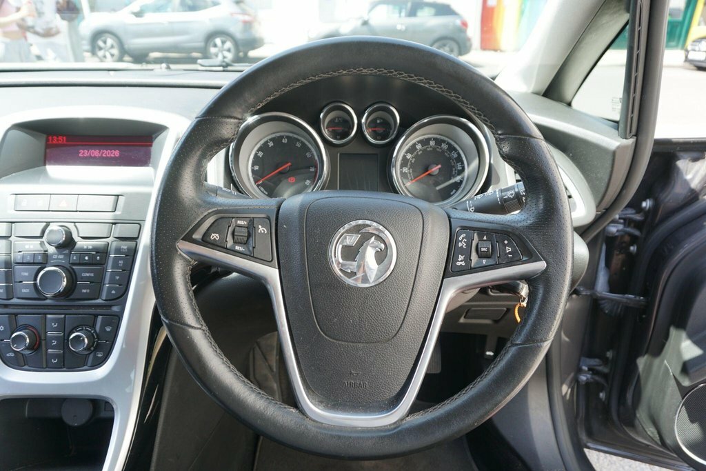 Vauxhall Astra Hatchback 1.4 16V Excite Euro 5 201261 White #39