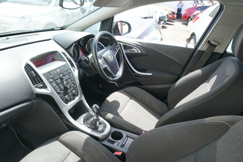 Vauxhall Astra Hatchback 1.4 16V Excite Euro 5 201261 White #13