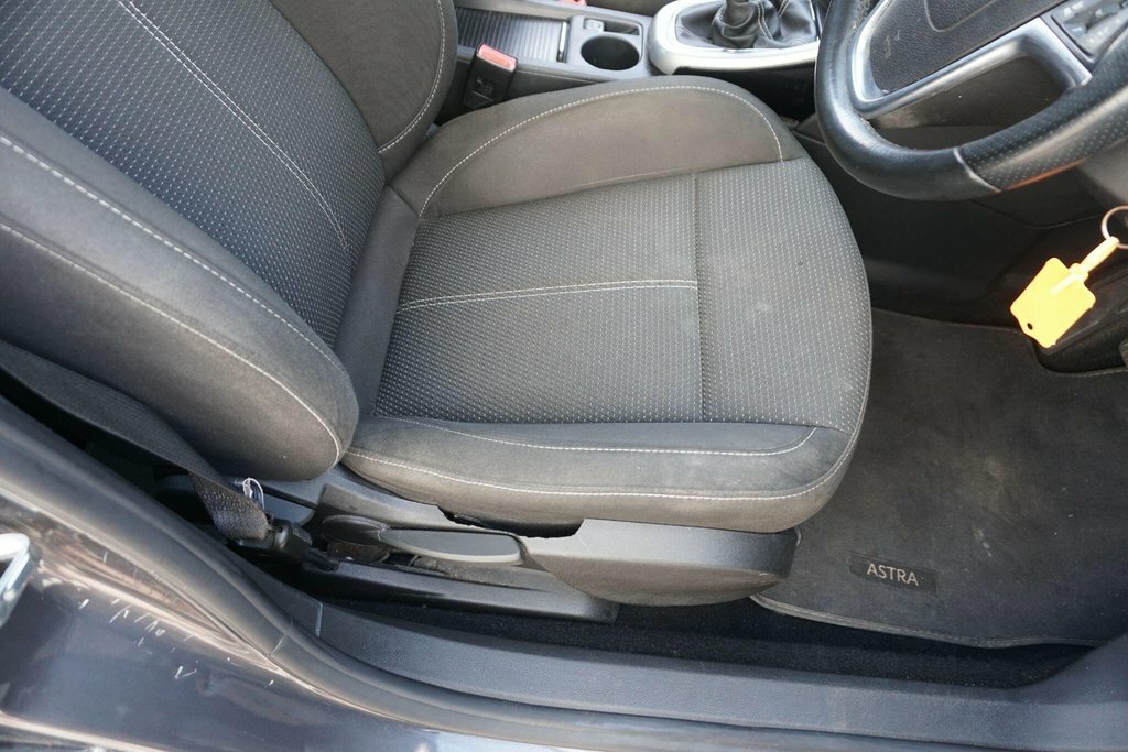 Vauxhall Astra Hatchback 1.4 16V Excite Euro 5 201261 White #15