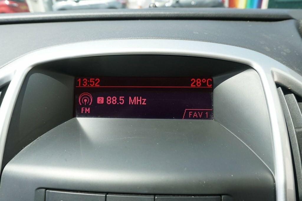 Vauxhall Astra Hatchback 1.4 16V Excite Euro 5 201261 White #33