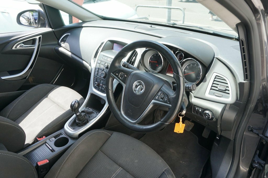 Vauxhall Astra Hatchback 1.4 16V Excite Euro 5 201261 White #10