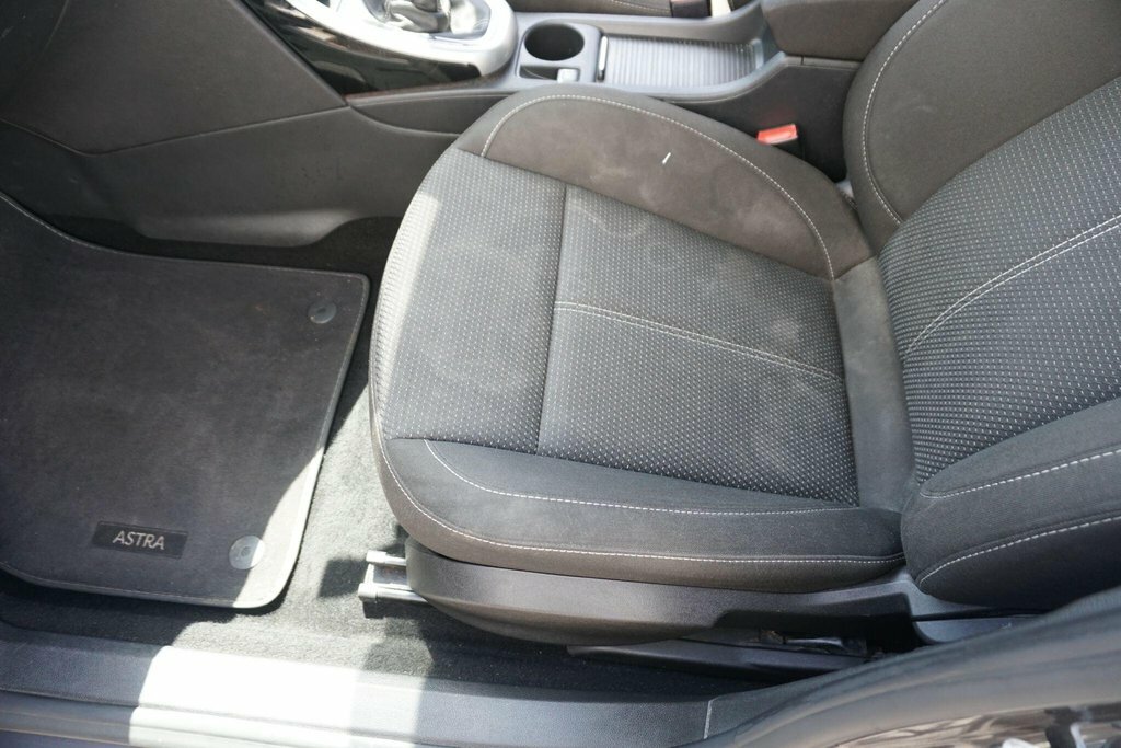 Vauxhall Astra Hatchback 1.4 16V Excite Euro 5 201261 White #42