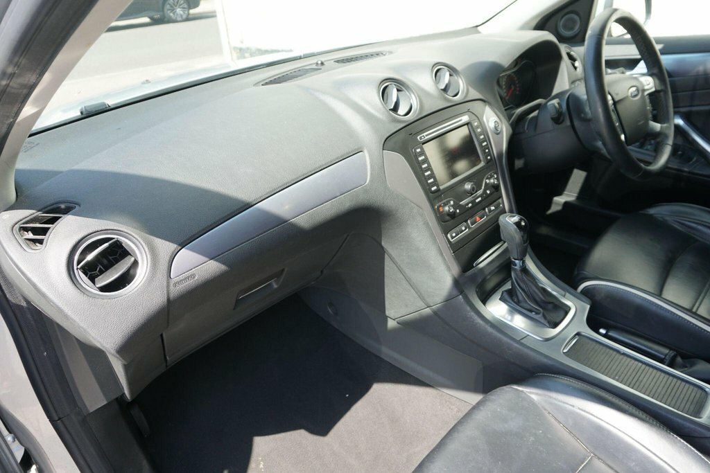Ford Mondeo Hatchback 2.0 Silver #10