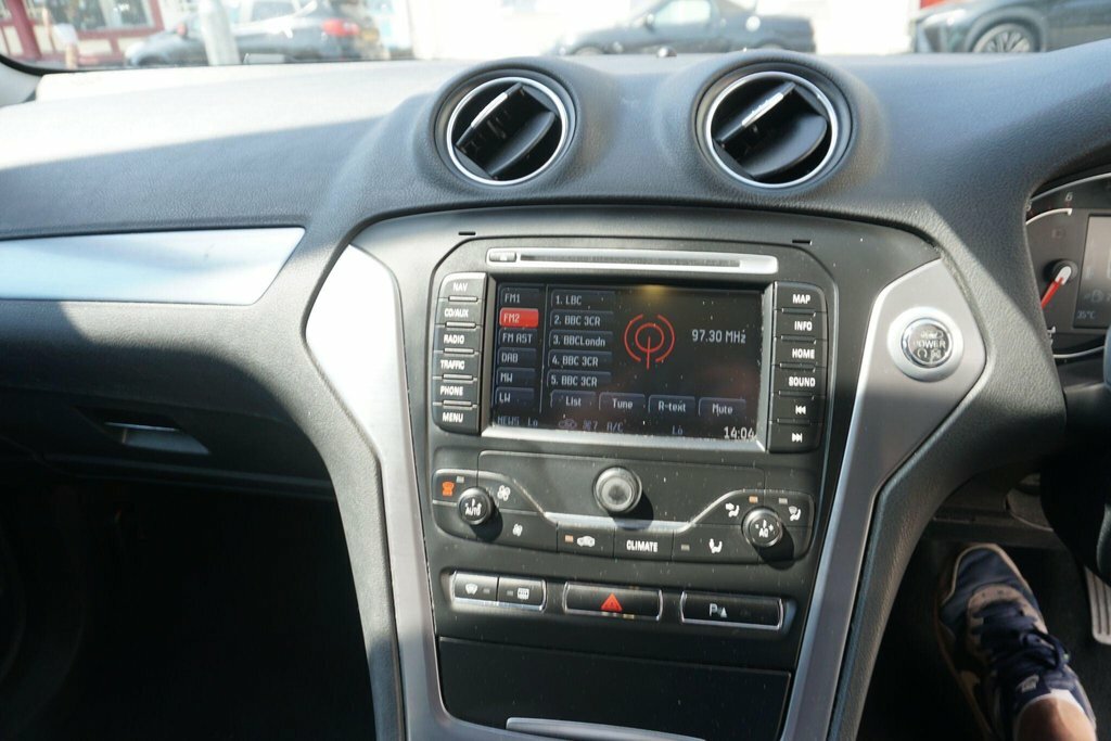 Ford Mondeo Hatchback 2.0 Silver #30