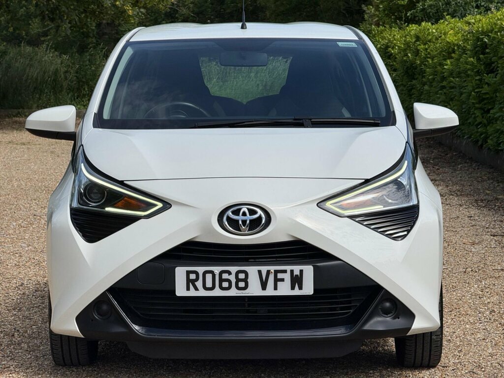 Toyota Aygo 1.0 Vvt-i X-play Euro 6 RO68VFW White #2