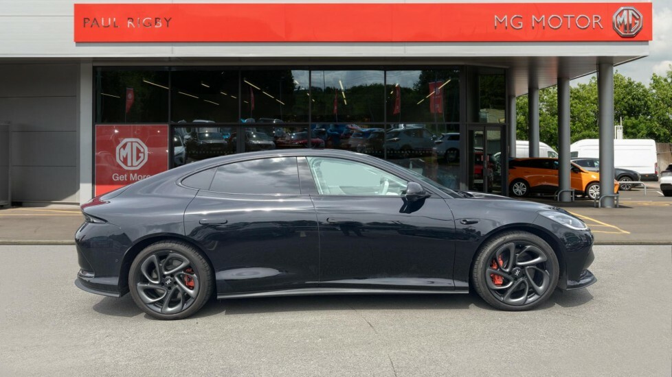 MG IM5 100Kwh Performance Saloon 4Wd DS26LPZ Black #4