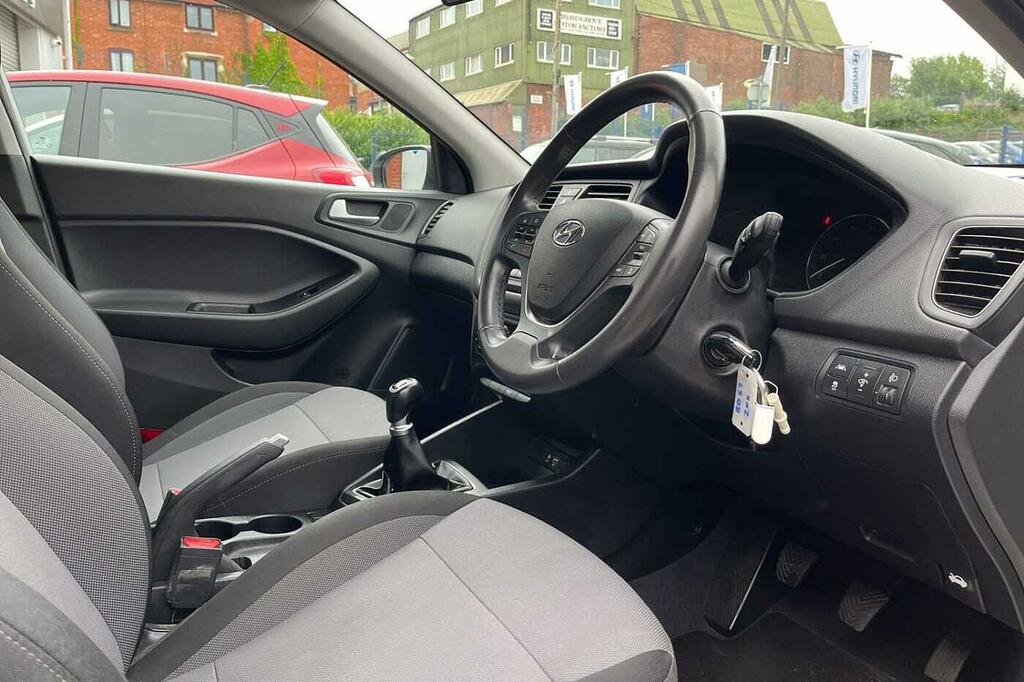 Hyundai I20 1.2 Se BD67ZXK White #4