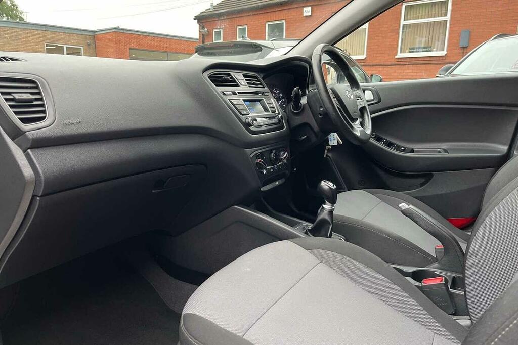Hyundai I20 1.2 Se BD67ZXK White #2