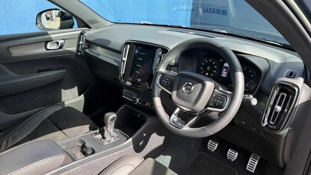 Volvo XC40 T3 161Bhp R Design - Rear Park Assist NA22TWG Blue #4