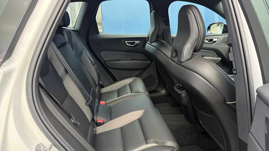 Volvo XC60 B4 194Bhp Plus Dark Mild Hybrid - 360 Camera YY72XRM White #6
