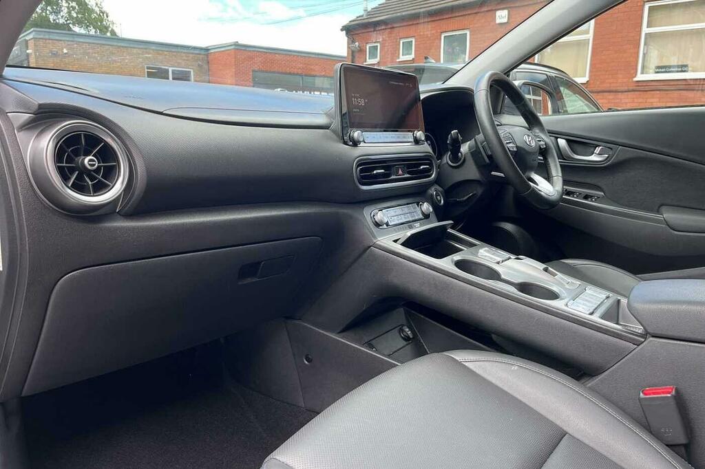 Hyundai Kona Ultimate 64Kwh SA23CZK White #2