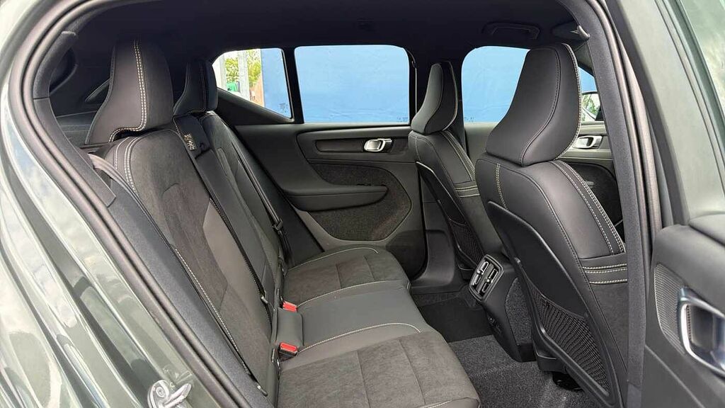 Volvo XC40 B3 161Bhp Plus Dark Mild Hybrid - Rear Parking BL26KLK  #6