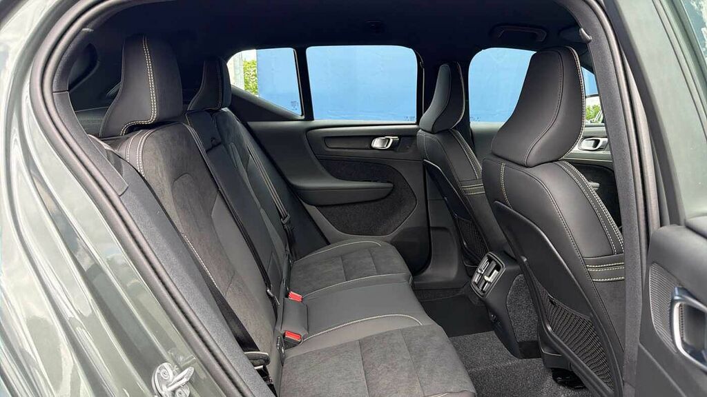 Volvo XC40 B3 161Bhp Plus Dark Mild Hybrid - Rear Parking BD26TCO #6