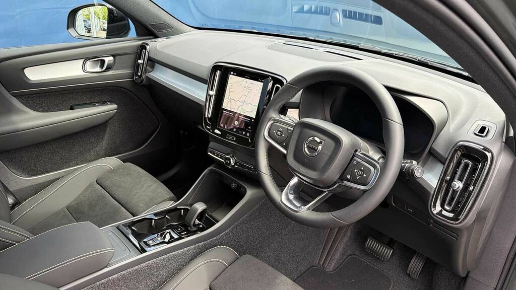 Volvo XC40 B3 161Bhp Plus Dark Mild Hybrid - Rear Parking BD26TCO #4
