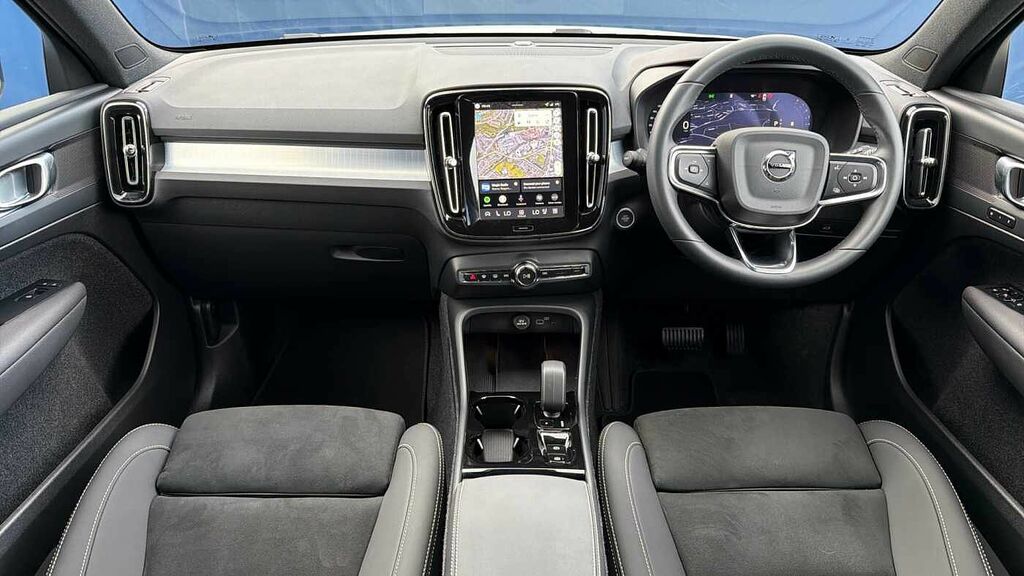 Volvo XC40 B3 161Bhp Black Edition Plus Mild Hybrid - Rear BT75NNJ White #5