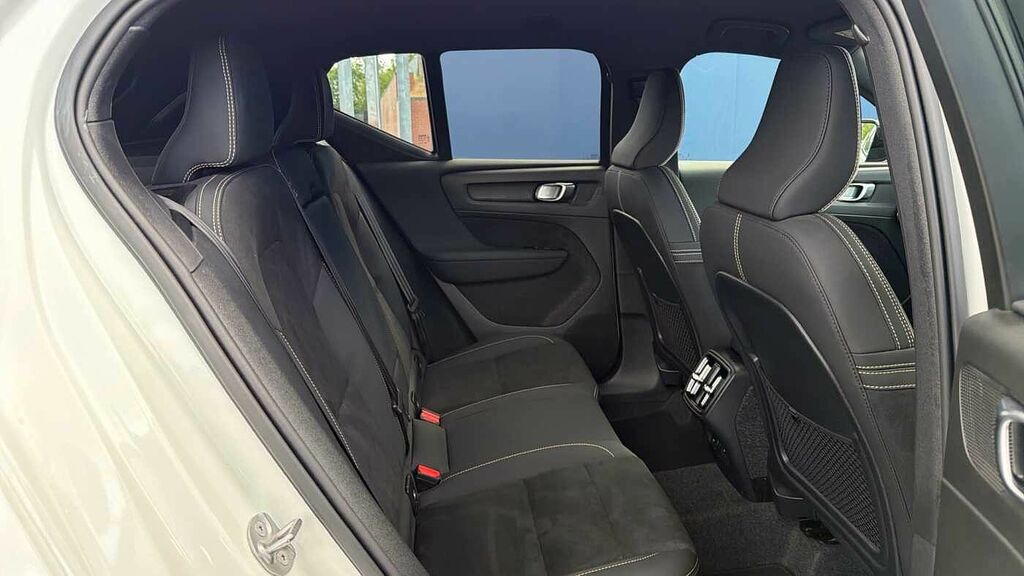 Volvo XC40 B3 161Bhp Black Edition Plus Mild Hybrid - Rear BT75NNJ White #6