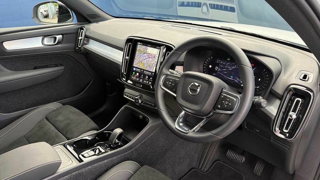 Volvo XC40 B3 161Bhp Black Edition Plus Mild Hybrid - Rear BT75NNJ White #4
