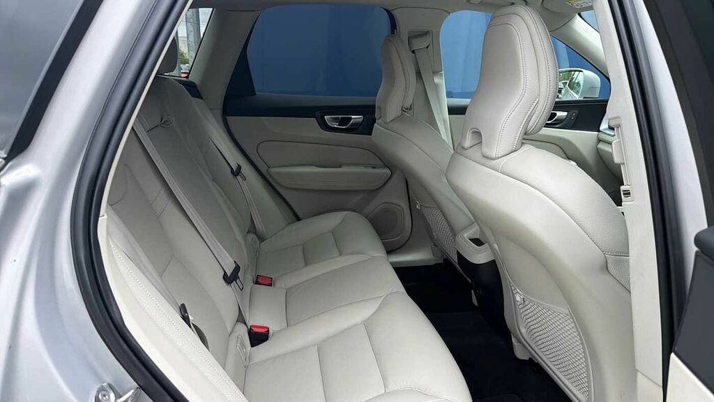 Volvo XC60 B5 247Bhp Momentum Awd Mild Hybrid - 360 Parkin NL22HNO Silver #6