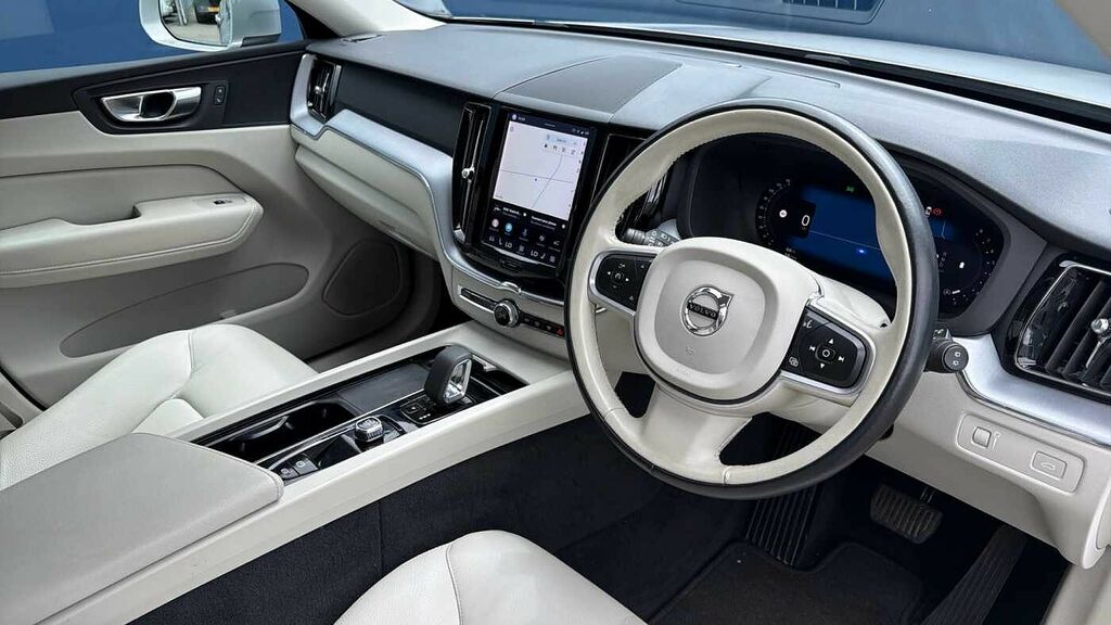 Volvo XC60 B5 247Bhp Momentum Awd Mild Hybrid - 360 Parkin NL22HNO Silver #4