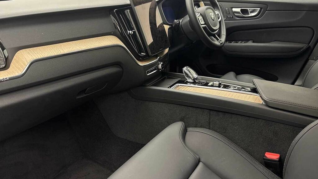 Volvo XC60 Plus, B5 Awd Mild Hybrid, Dark  #6