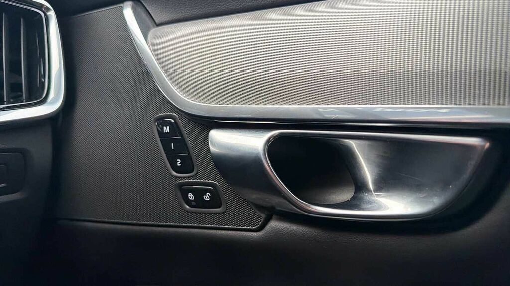 Volvo V90 T4 Momentum Plus Grey #23