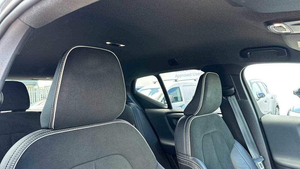 Volvo XC40 Inscription Black #28