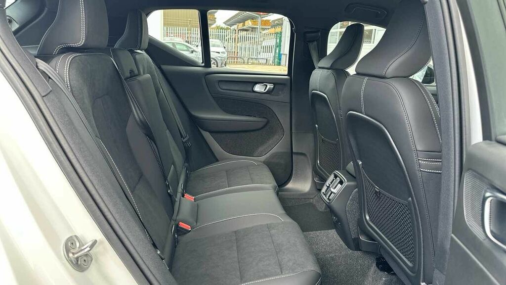 Volvo XC40 Plus, B3 Mild Hybrid, Dark DP26NBD White #6