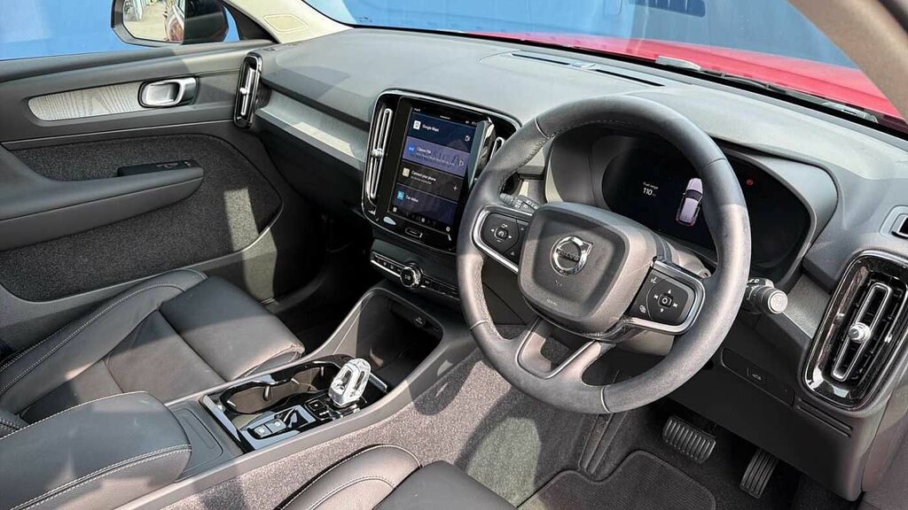 Volvo XC40 B3 161Bhp Plus Dark Mild Hybrid - 360 Camera Red #4