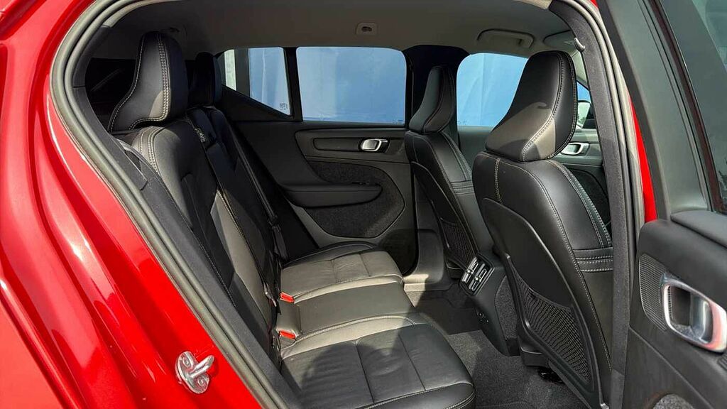 Volvo XC40 B3 161Bhp Plus Dark Mild Hybrid - 360 Camera Red #6