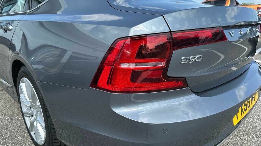 Volvo S90 2L Momentum Pro Silver #32