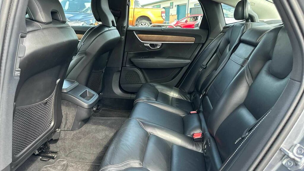 Volvo S90 2L Momentum Pro Silver #30