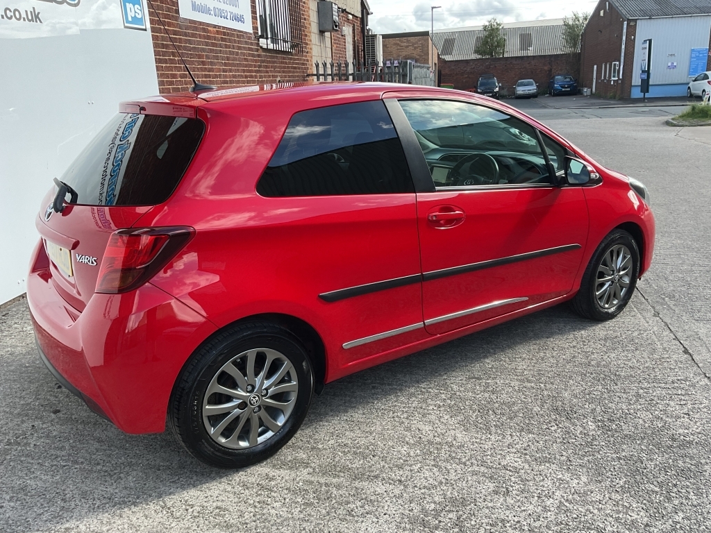 Toyota Yaris Hatchback 1.0 Vvt-i Icon Red #5