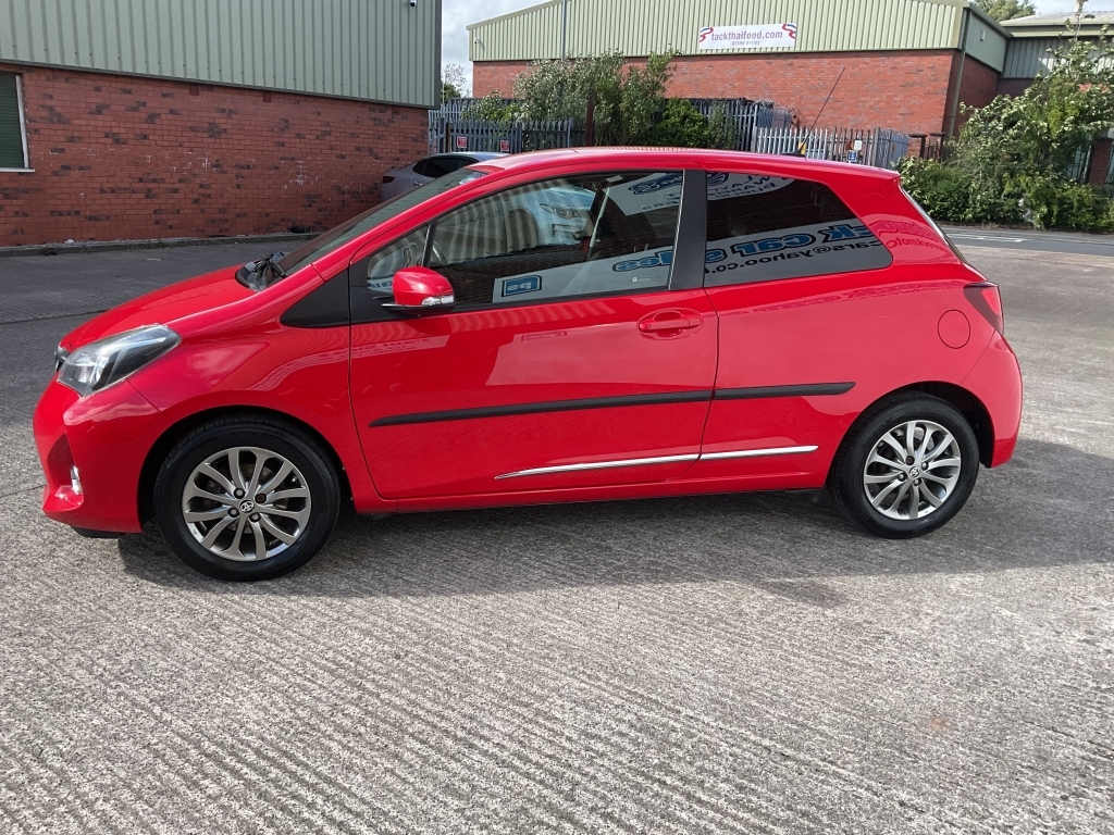 Toyota Yaris Hatchback 1.0 Vvt-i Icon Red #3