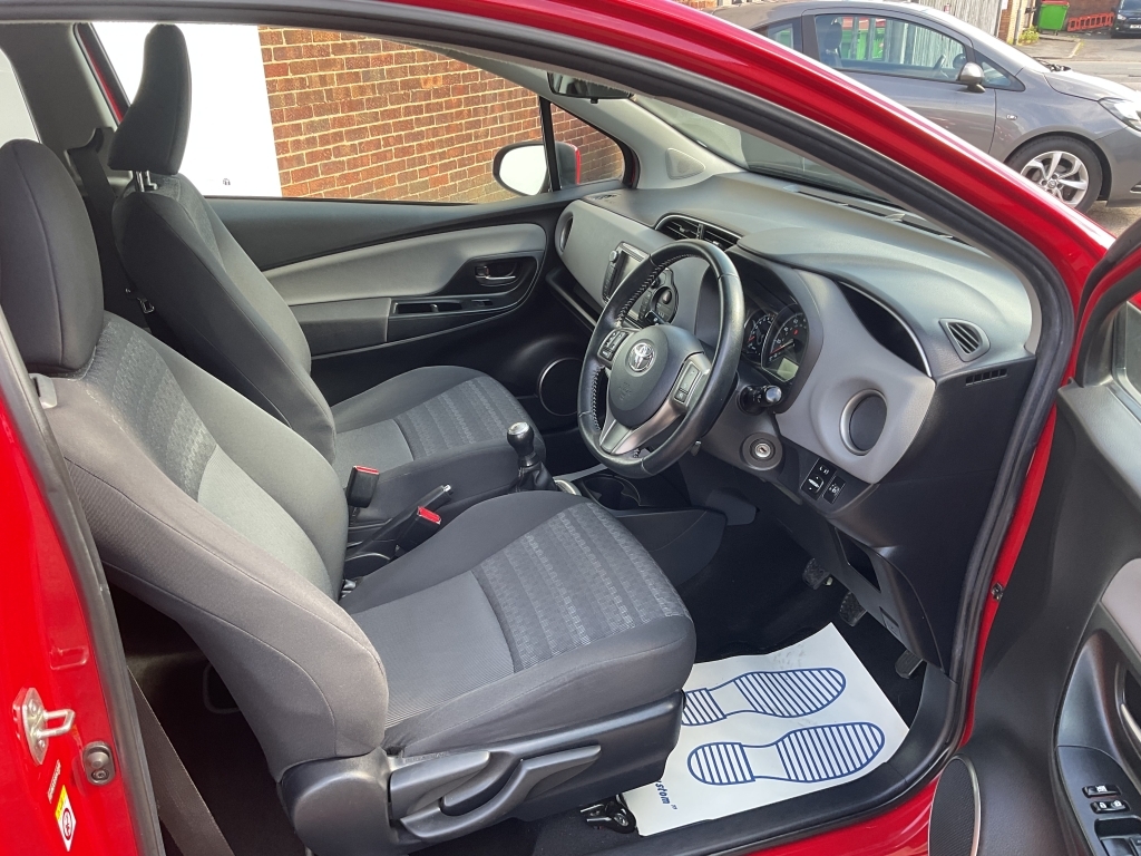 Toyota Yaris Hatchback 1.0 Vvt-i Icon Red #6