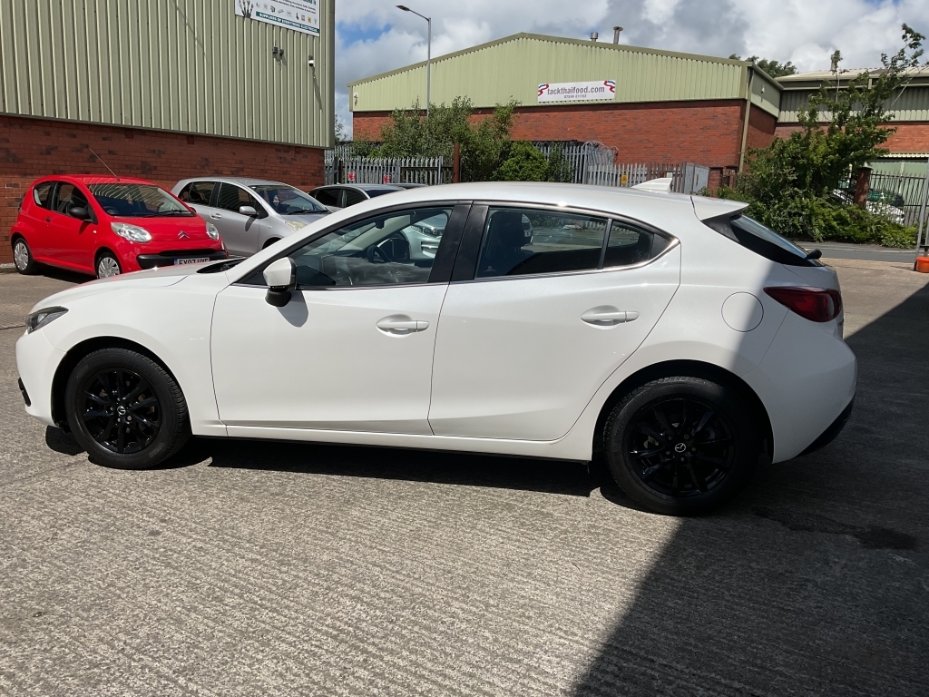 Mazda 3 Hatchback 1.5 Se White #4