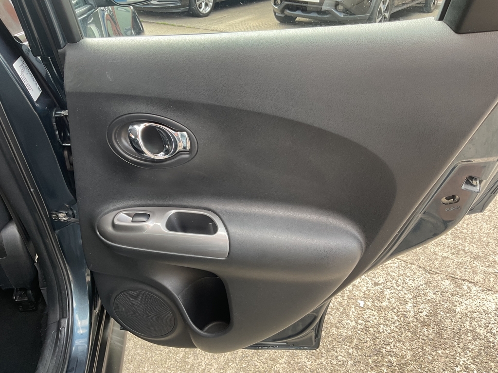 Nissan Juke Acenta Premium 117 Red #16
