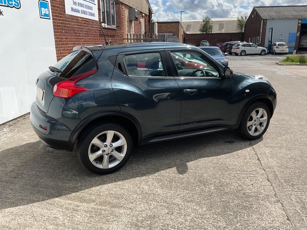Nissan Juke Acenta Premium 117 Red #4