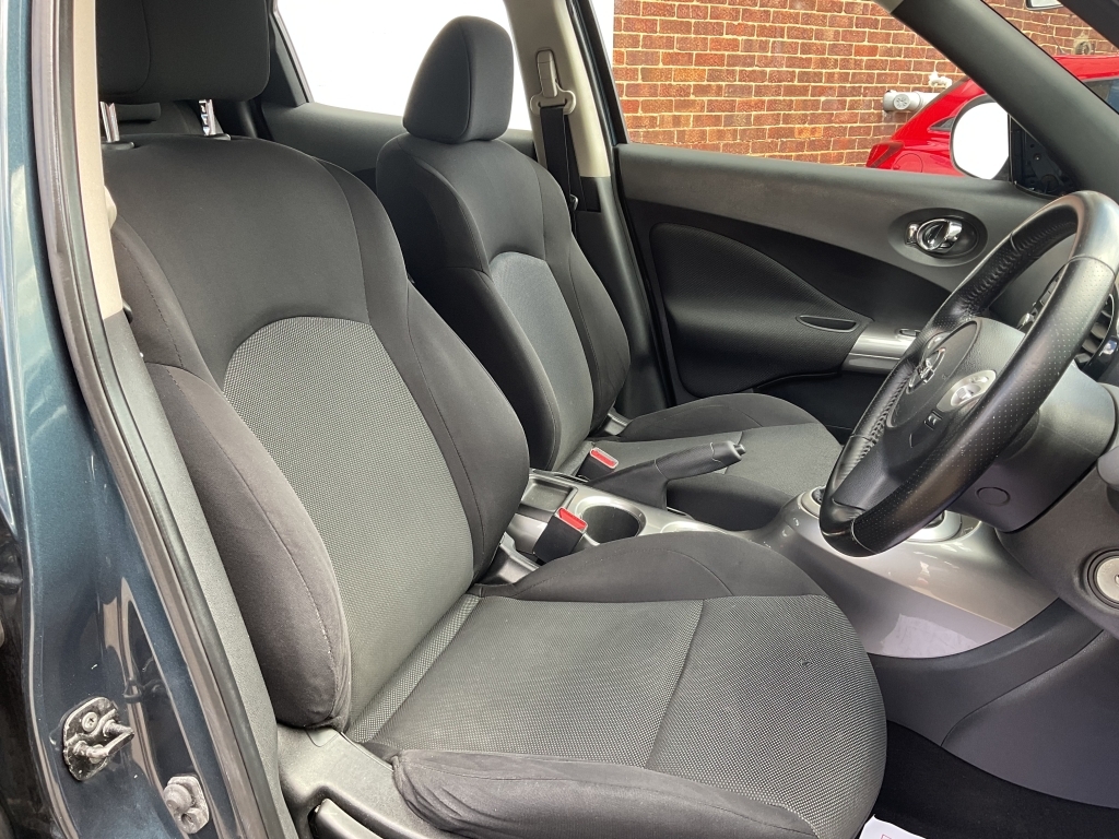 Nissan Juke Acenta Premium 117 Red #7