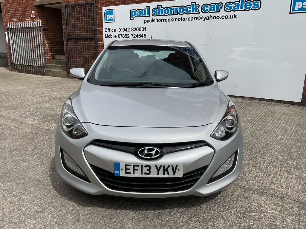 Hyundai I30 Hatchback 1.4 Classic Silver #2