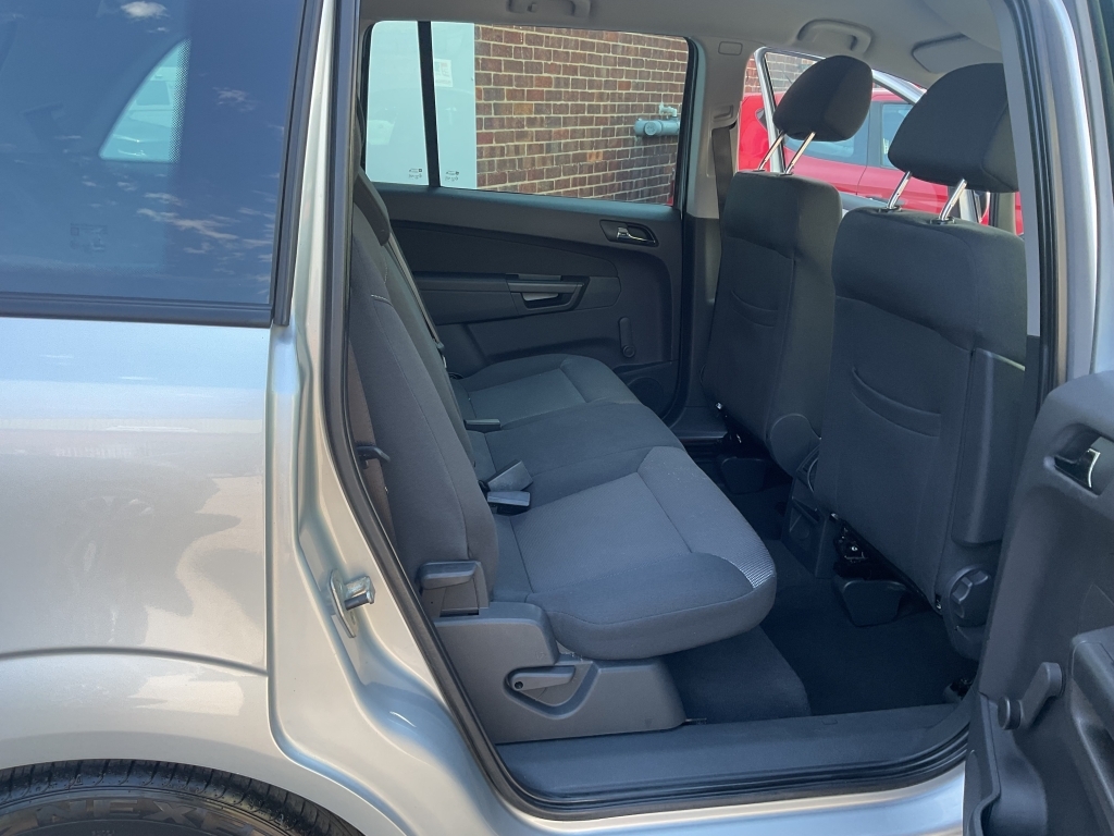 Vauxhall Zafira Exclusiv Red #20