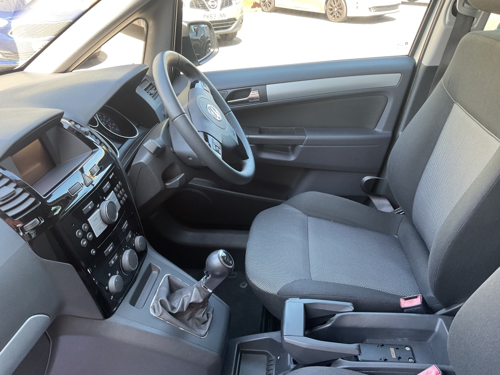 Vauxhall Zafira Exclusiv Red #16