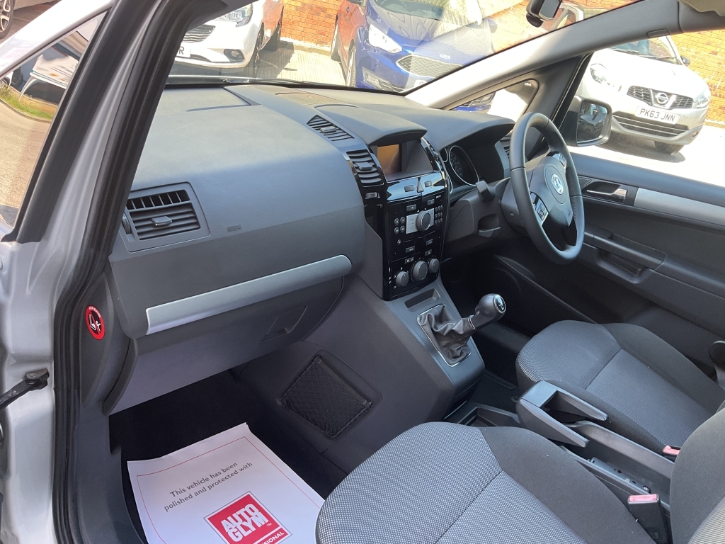 Vauxhall Zafira Exclusiv Red #15