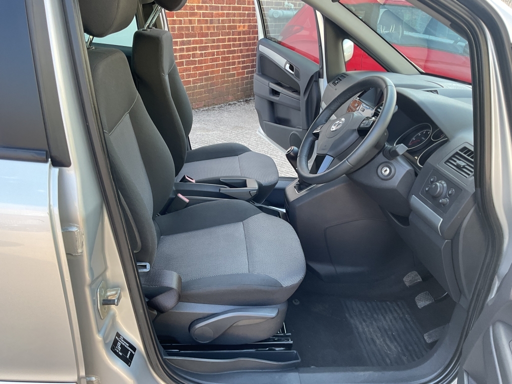 Vauxhall Zafira Exclusiv Red #21