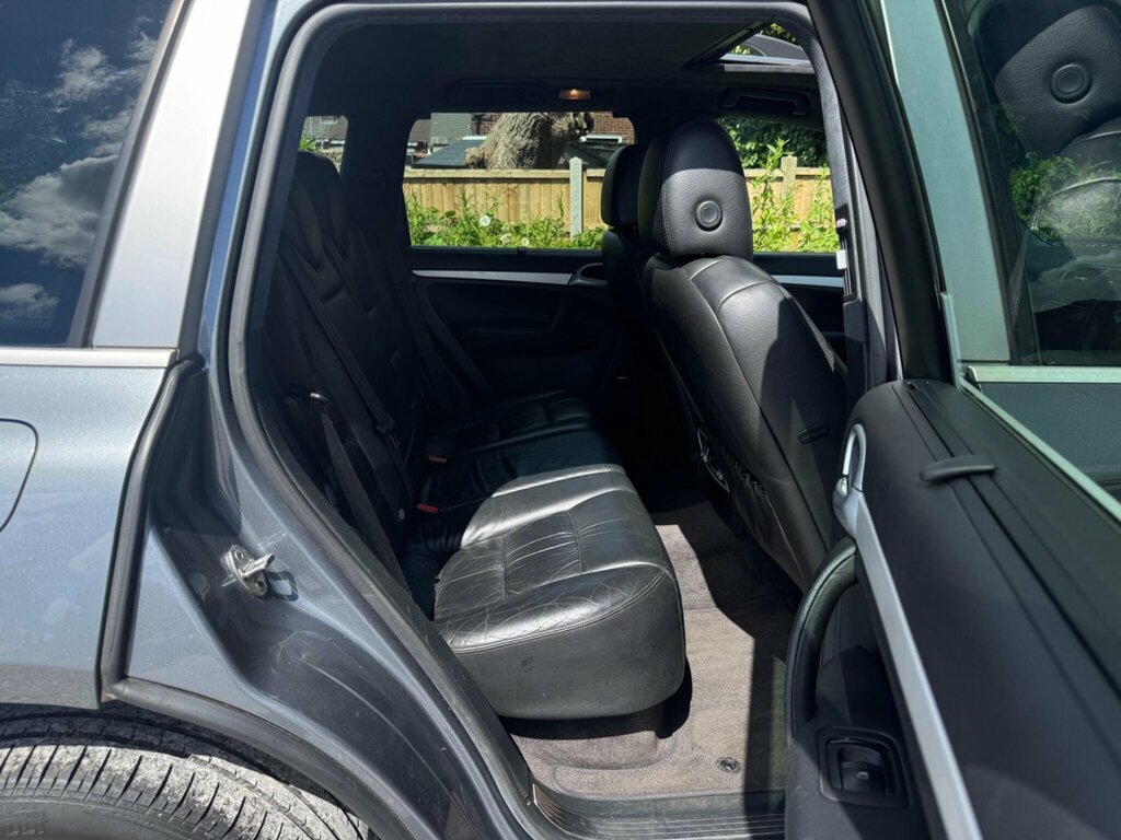 Porsche Cayenne Tiptronic S Estate Black #27