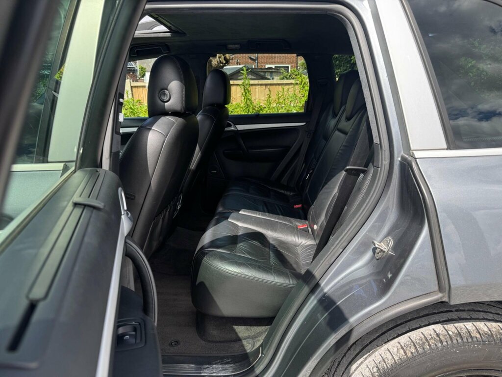 Porsche Cayenne Tiptronic S Estate Black #26