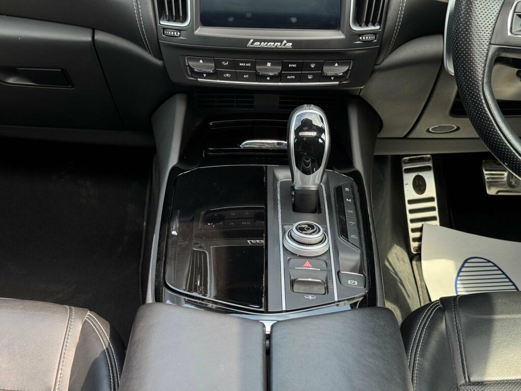 Maserati Levante 3.0 D V6 271 Bhp White #52