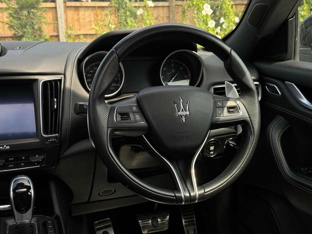 Maserati Levante 3.0 D V6 271 Bhp White #27