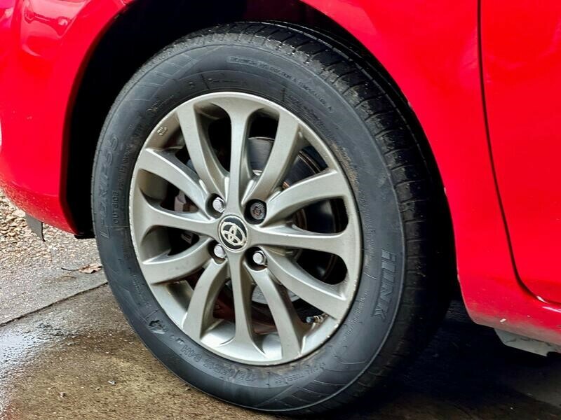 Toyota Yaris Icon Red #5
